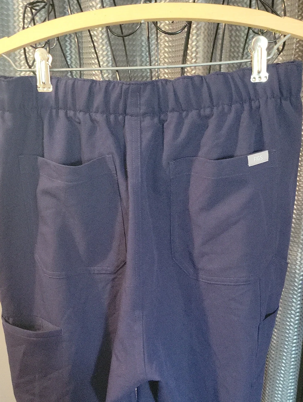 Figs Men's Navy Scrub Joggers with Cream Drawcord- NWOT